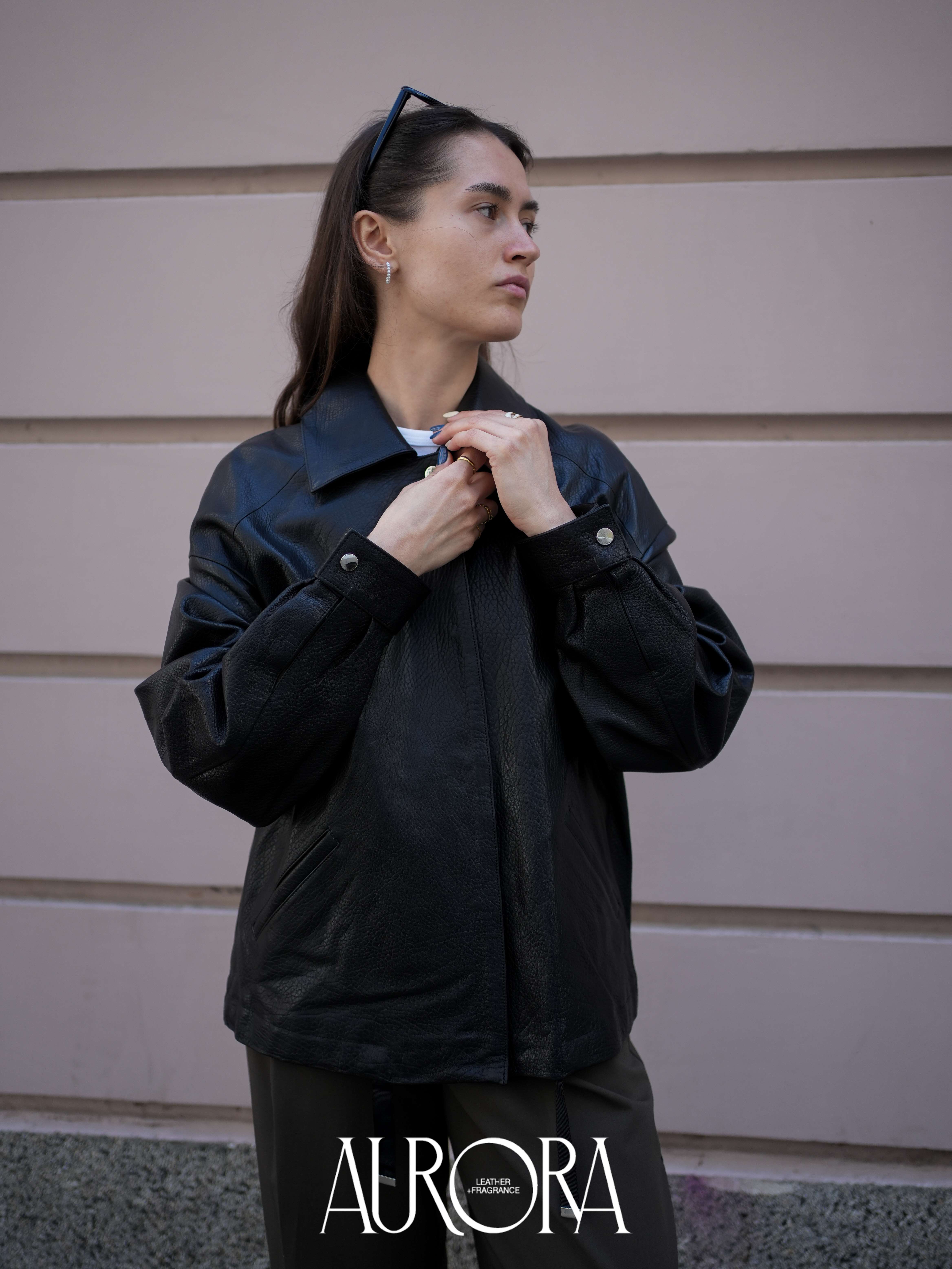 Дамско яке от телешка кожа – Oversize модел в класическо черно